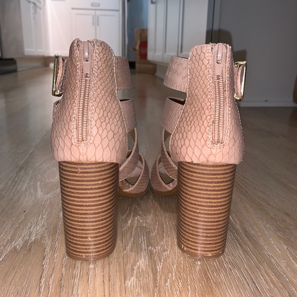 Heels! - Picture 3 of 3